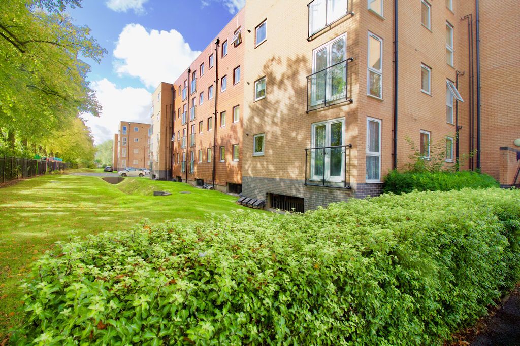 Property photo 1 of 9 Pavillion Court