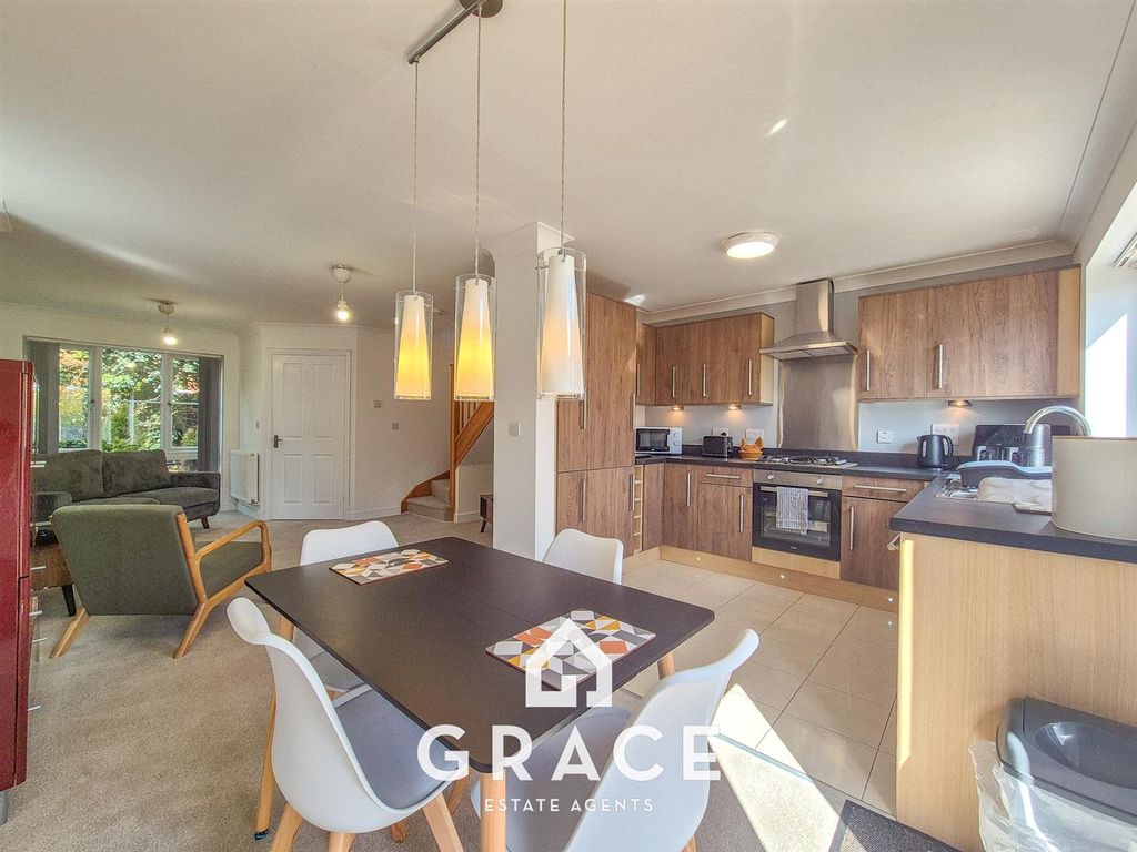 Property photo 3 of 17 Lounge/Diner