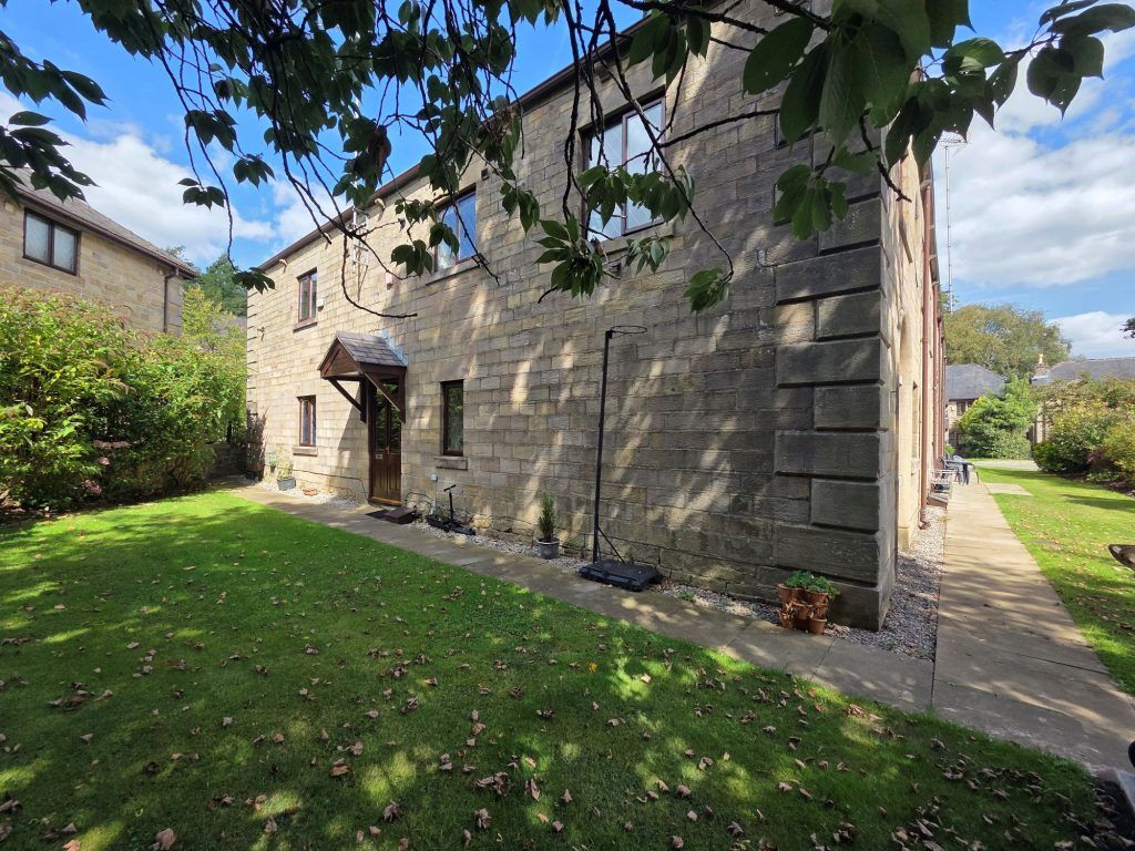 Property photo 3 of 22 1 Moss Bank House