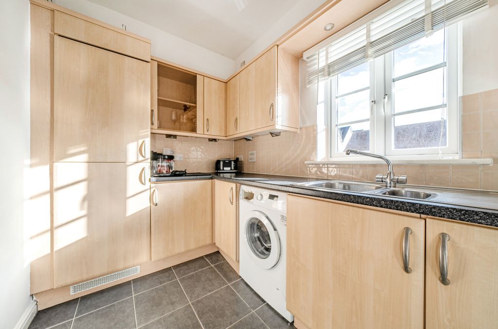 Property photo 3 of 20 Kitchen