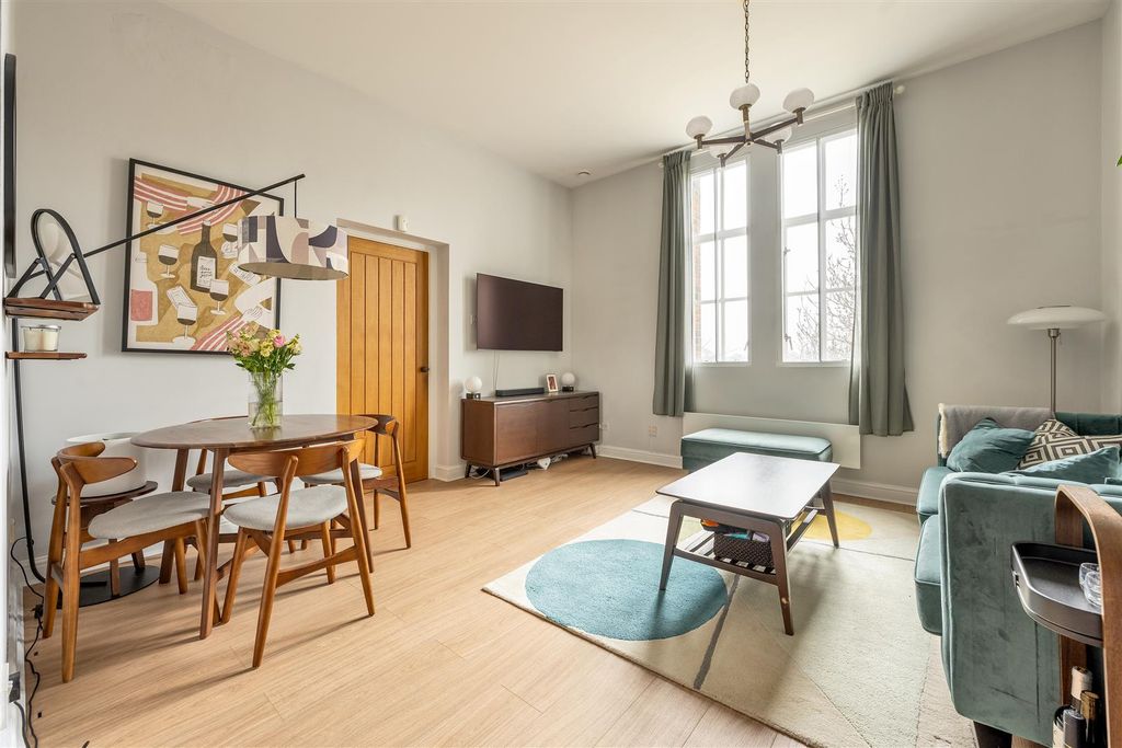Property photo 1 of 24 Victory Road, E11