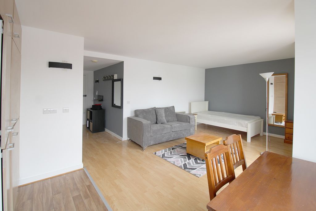 Property photo 2 of 5 Studio