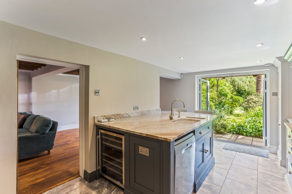 Property photo 2 of 9 Kitchen
