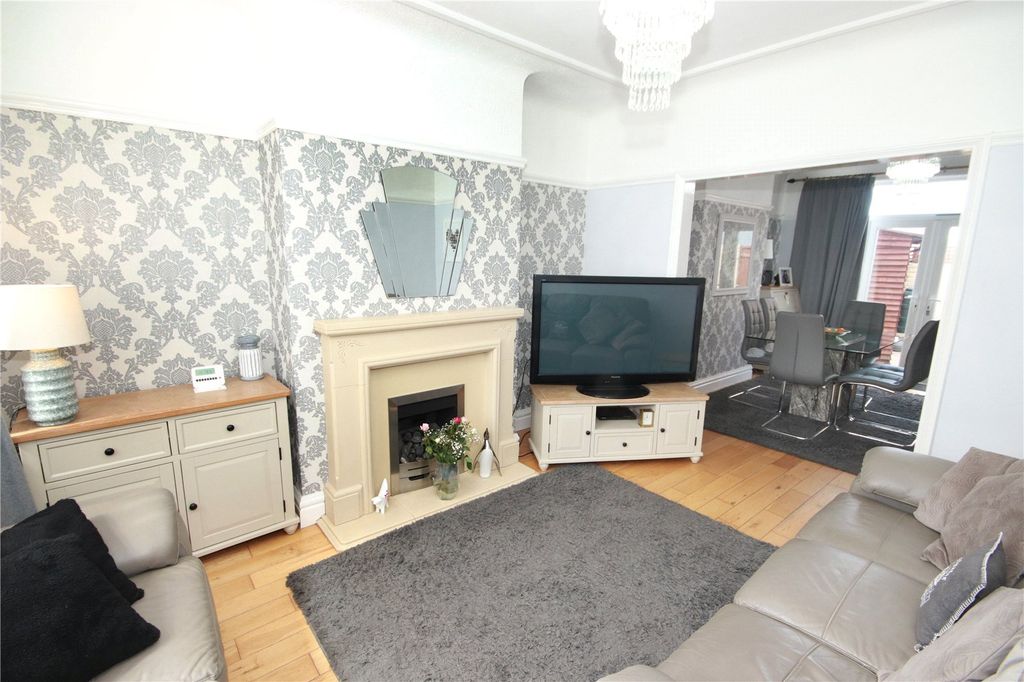 Property photo 3 of 16 Picture No. 02