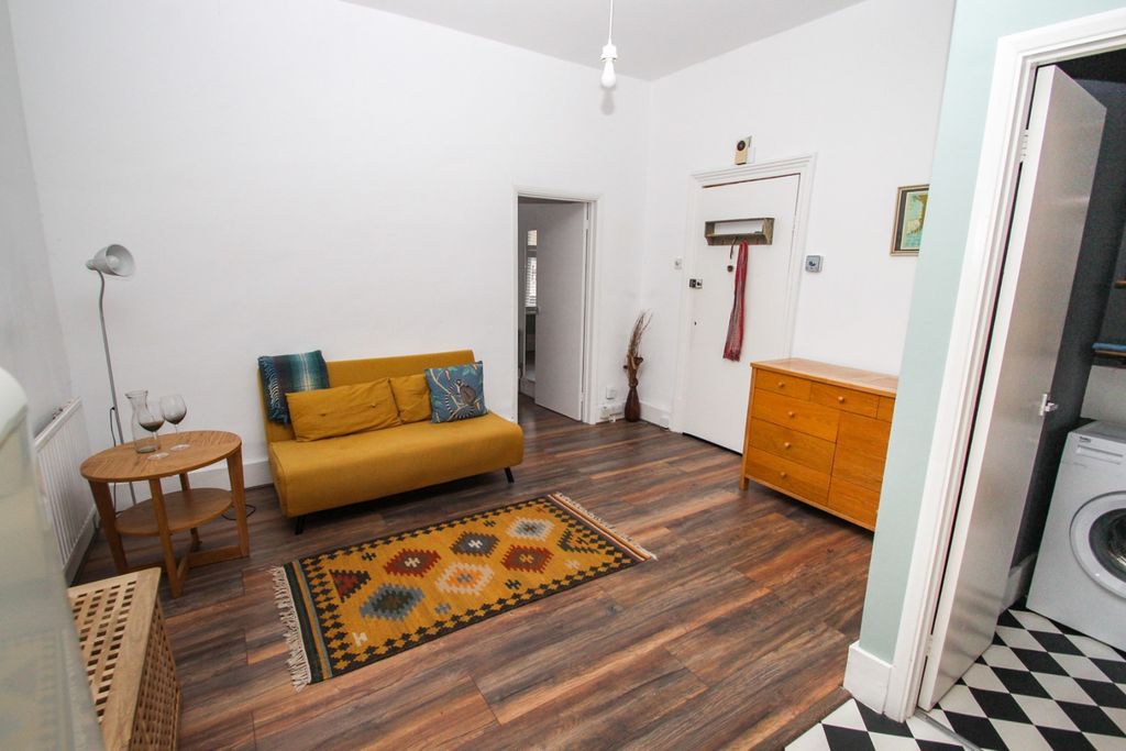 Property photo 3 of 11 4846562