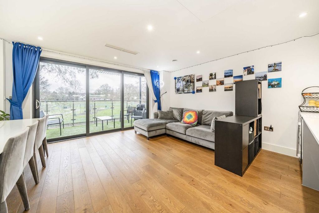 Property photo 2 of 8