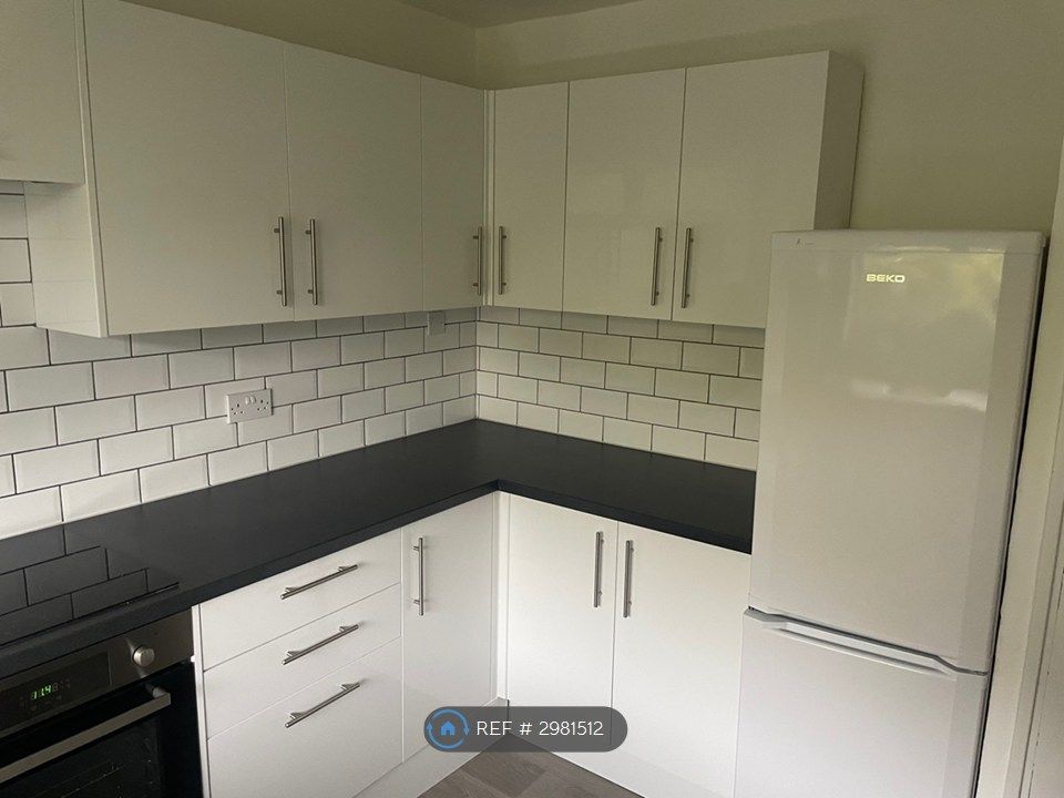 Property photo 2 of 10 Kitchen