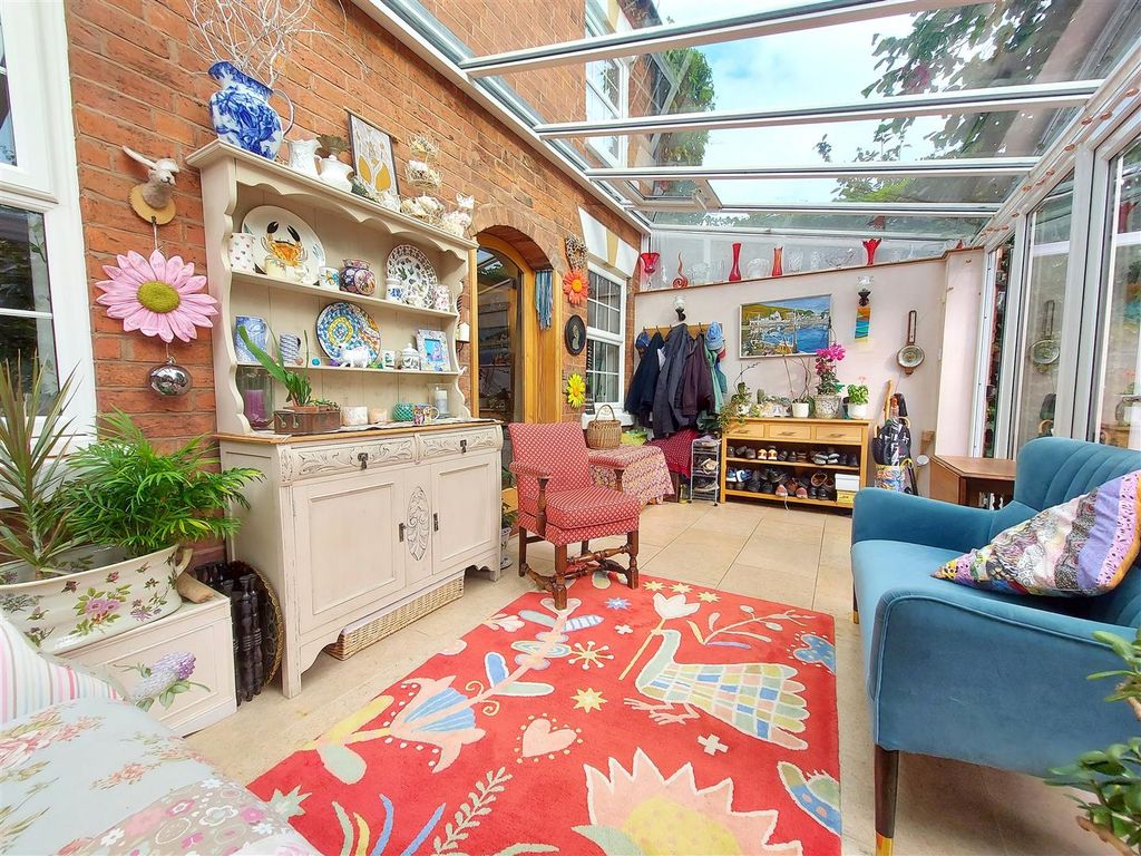 Property photo 3 of 24 Conservatory