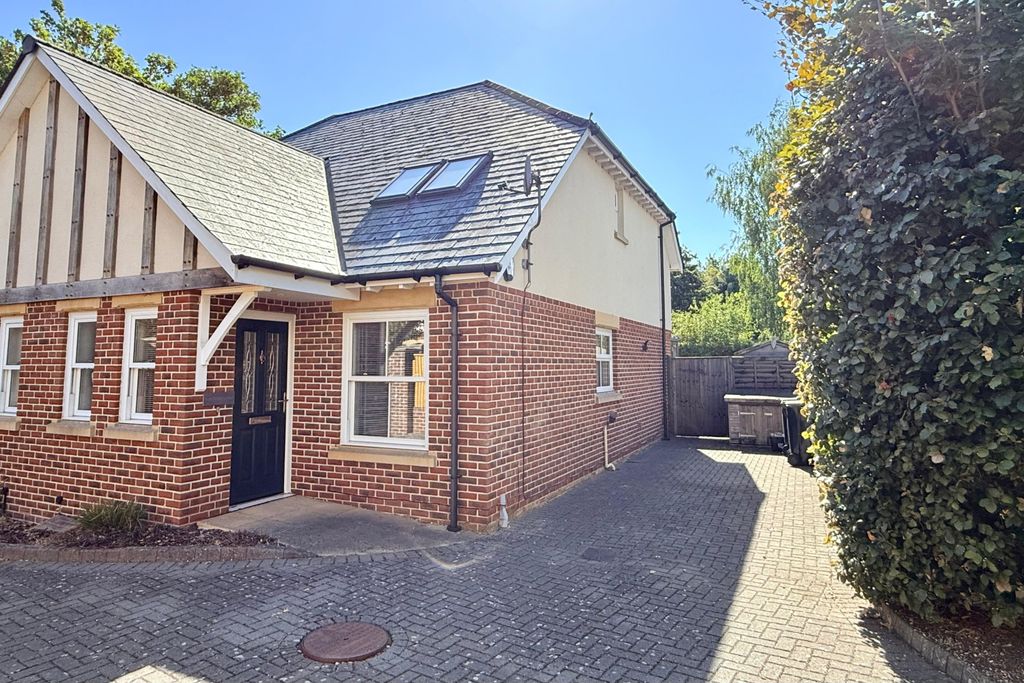 Property photo 1 of 24 Three Bedroom Semi-Detached Home