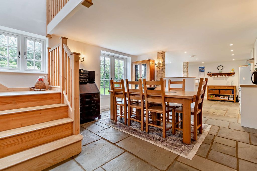 Property photo 2 of 16 Picture No. 22
