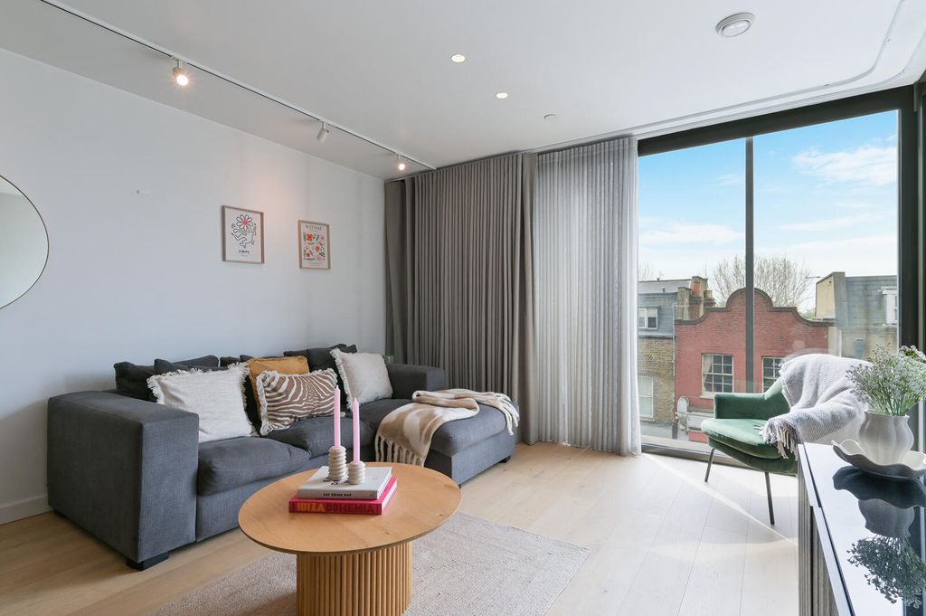 Property photo 3 of 20 Living Room