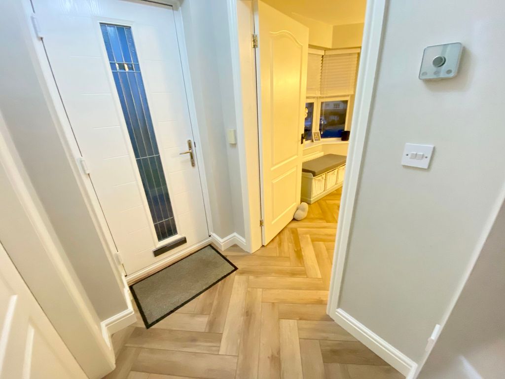 Property photo 3 of 28