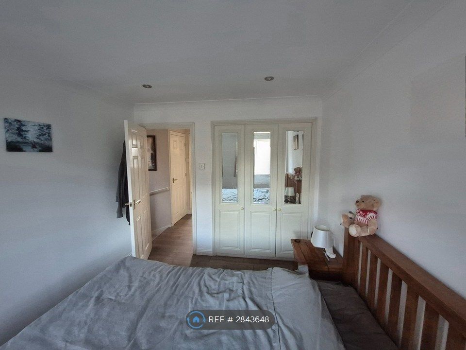 Property photo 3 of 11 Master Bedroom