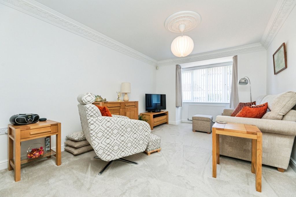 Property photo 3 of 18 Pbox-Living_Room-347392.Jpg