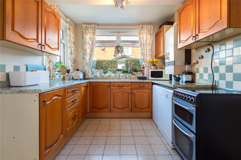Property photo 3 of 28 Kitchen