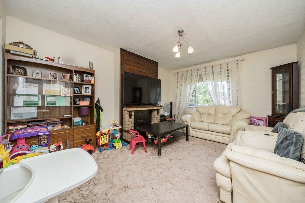 Property photo 2 of 5
