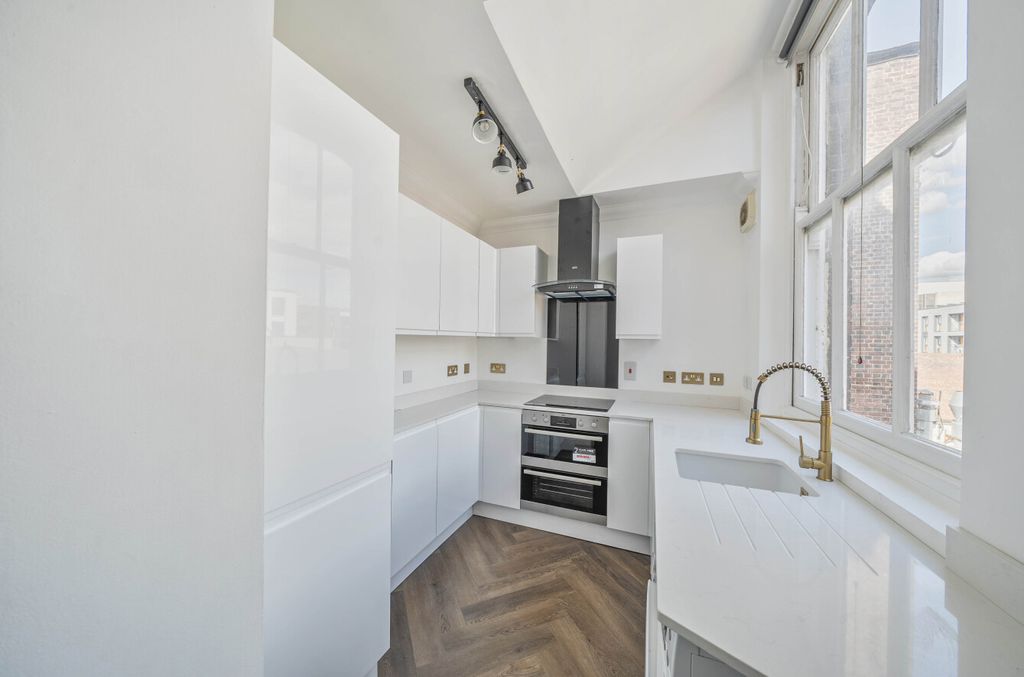 Property photo 3 of 23 1356255-29-68d2Ba...