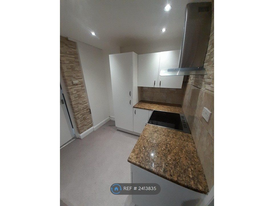 Property photo 3 of 14 Kitchen