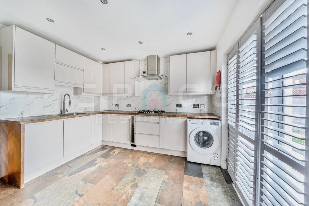 Property photo 2 of 15 Kitchen