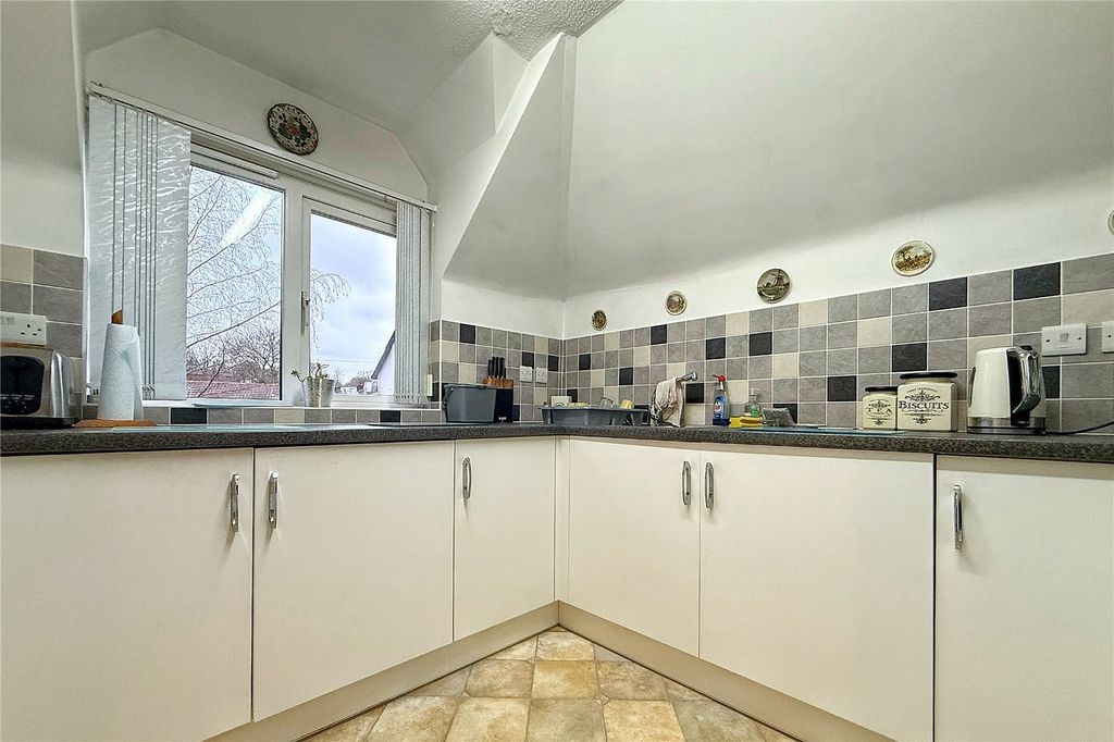 Property photo 3 of 16 Kitchen