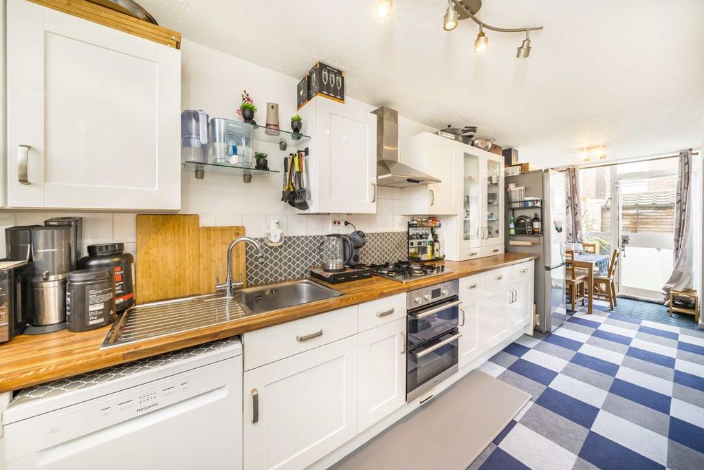 Property photo 3 of 6