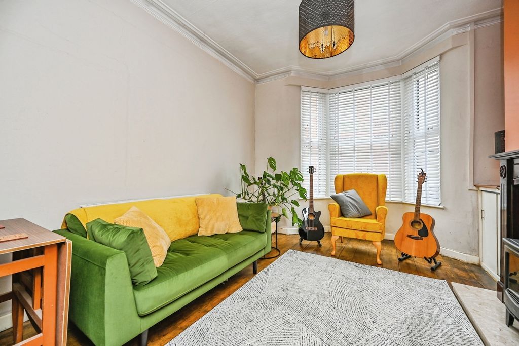 Property photo 3 of 17 Photo