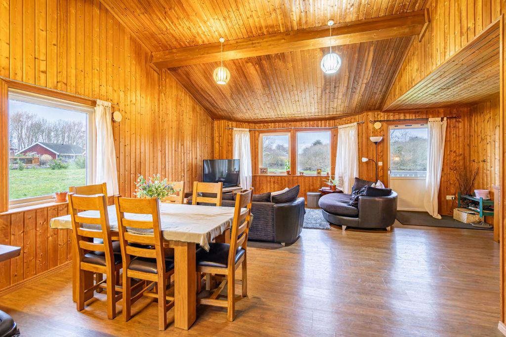 Property photo 3 of 30 4823216