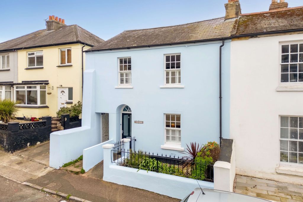 Property photo 2 of 27