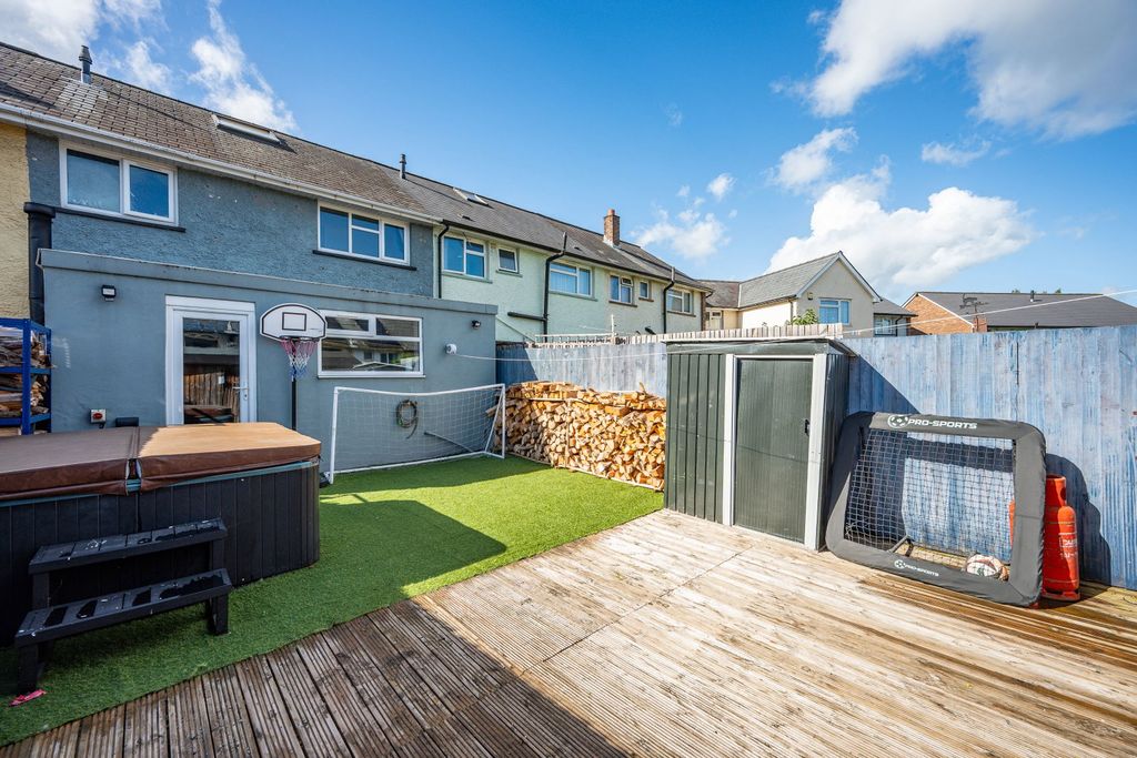 Property photo 2 of 34