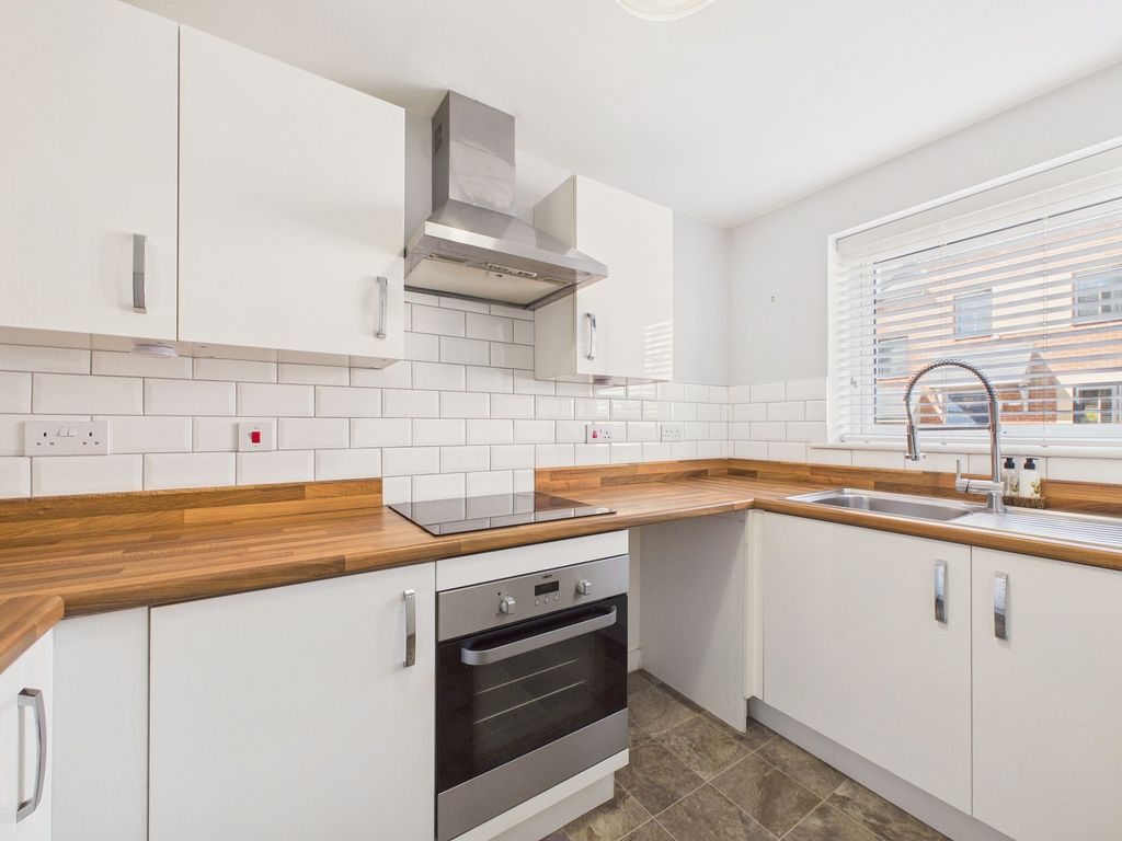 Property photo 2 of 16 Kitchen