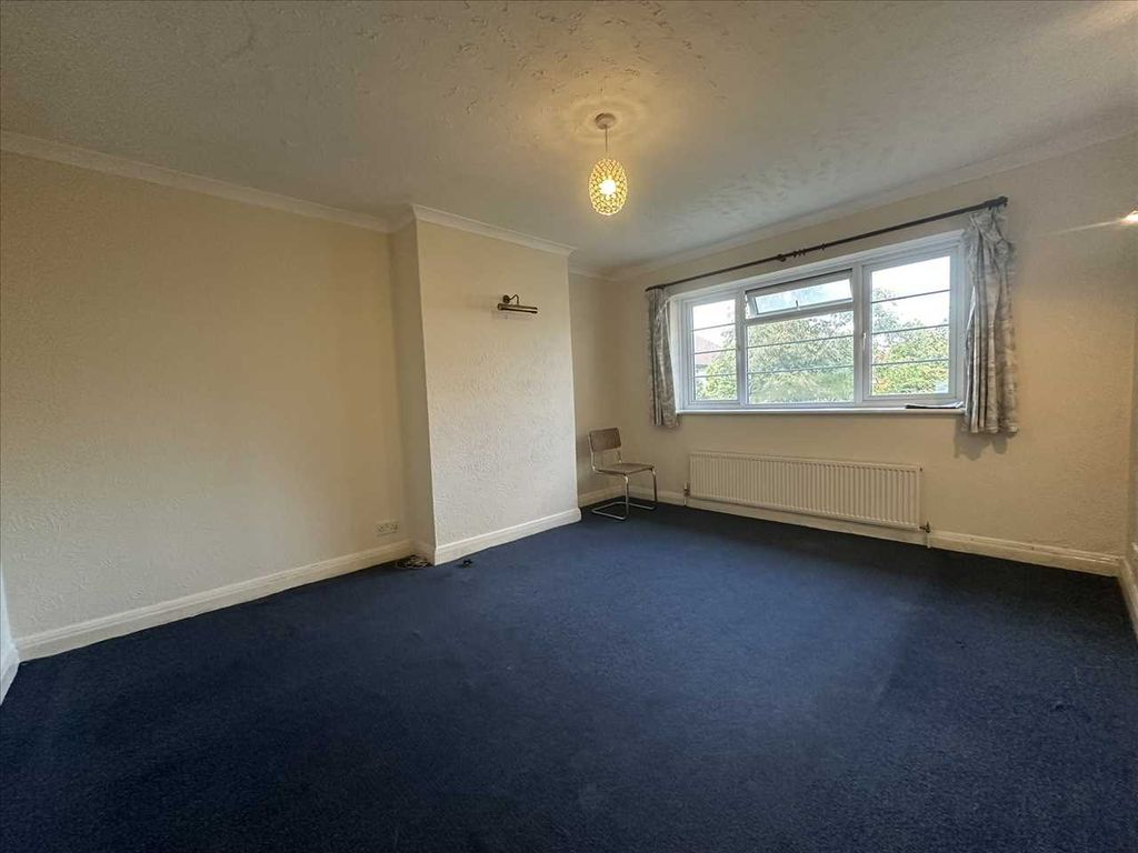 Property photo 2 of 5 Lounge