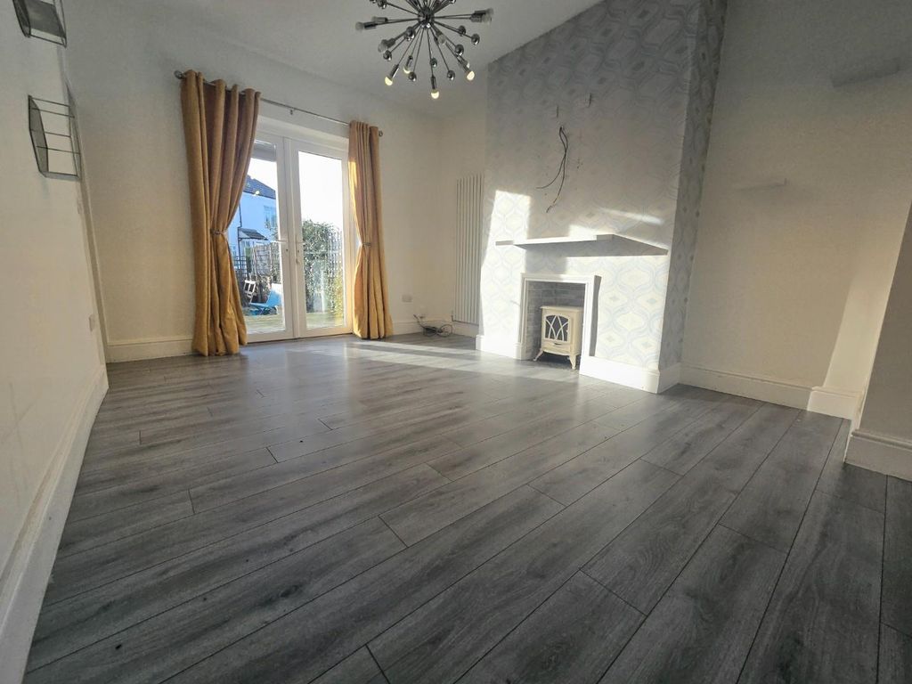 Property photo 3 of 16 Living Room