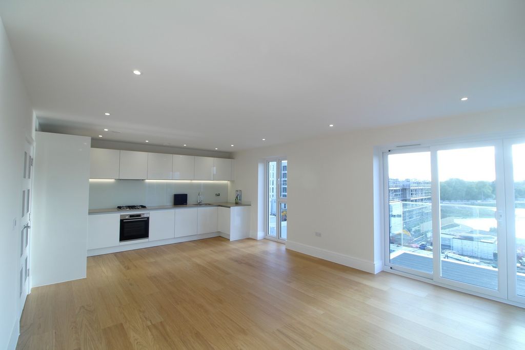 Property photo 3 of 10 Kitchen