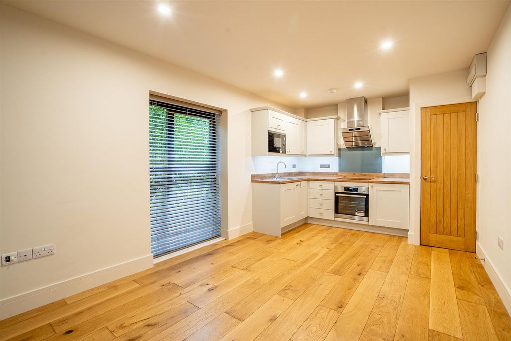 Property photo 3 of 11 Np-5.Jpg