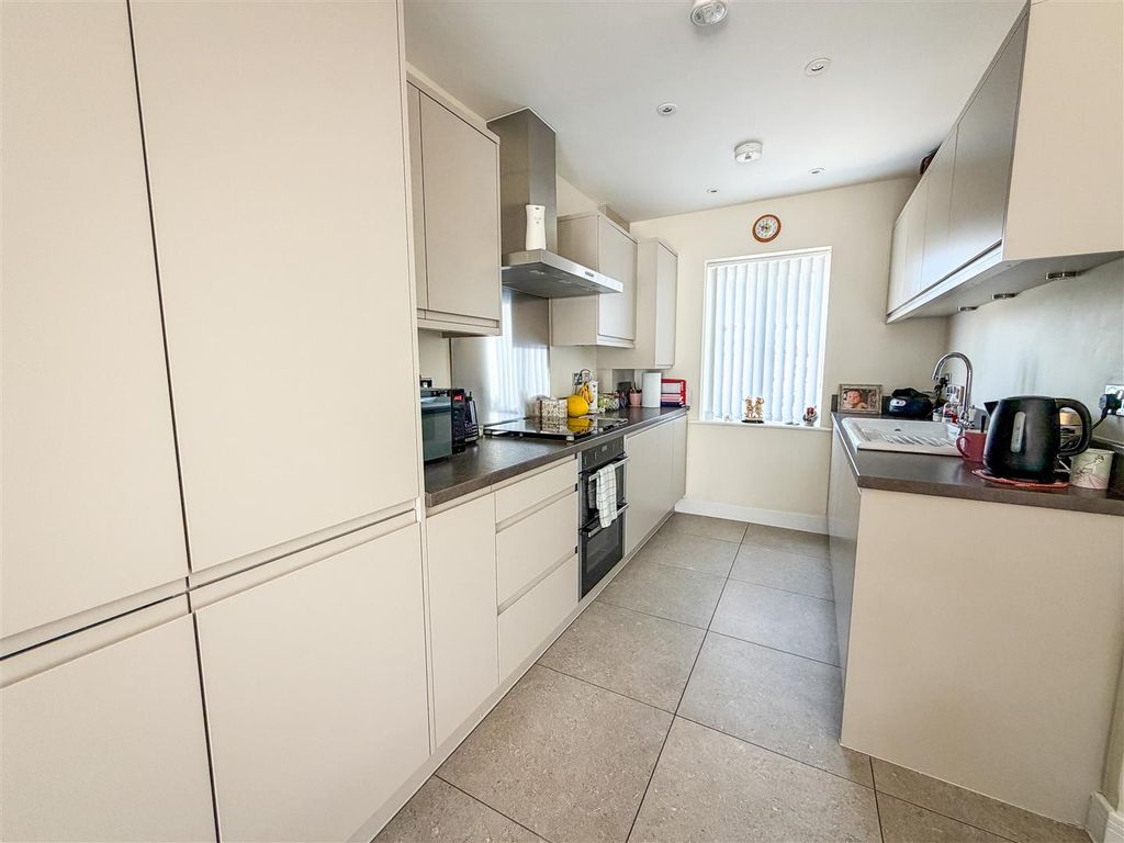 Property photo 2 of 26 Kitchen/Dining Area