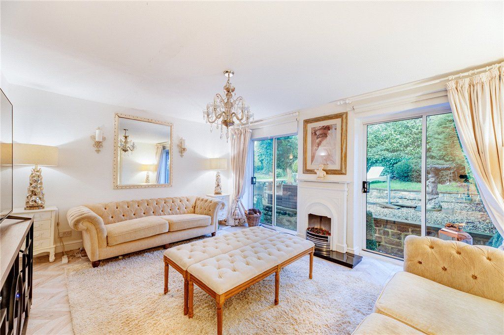 Property photo 3 of 30 Living Room