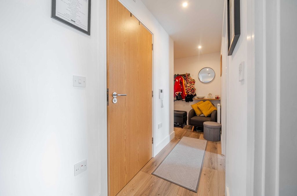 Property photo 2 of 15 1437361-4-69Cba98...