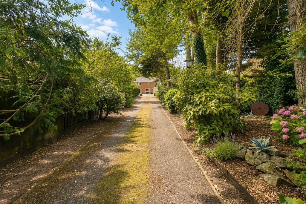 Property photo 2 of 18 C Driveway