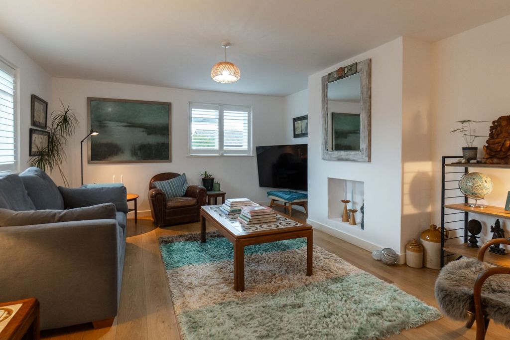 Property photo 2 of 36