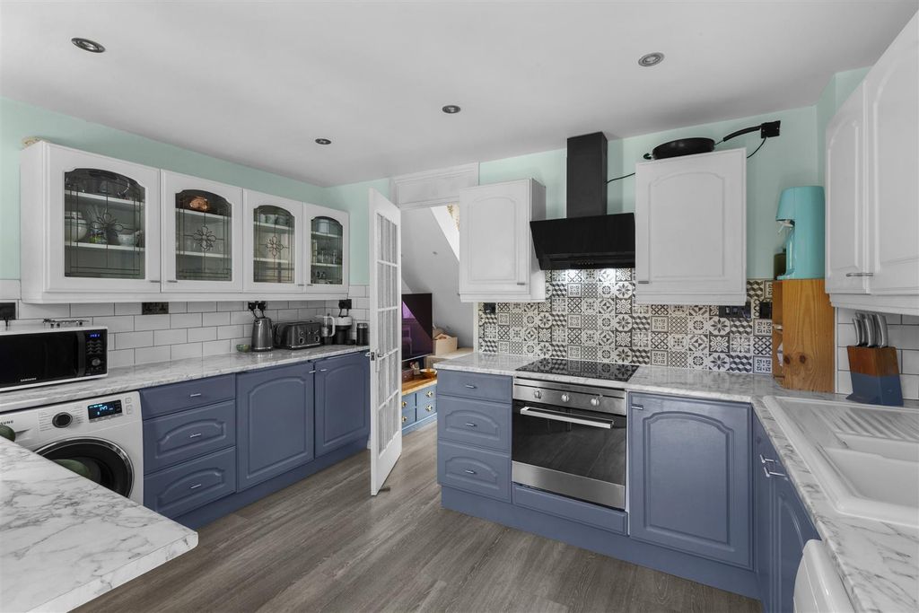 Property photo 3 of 17 Rushbrooke Close-9.Jpg