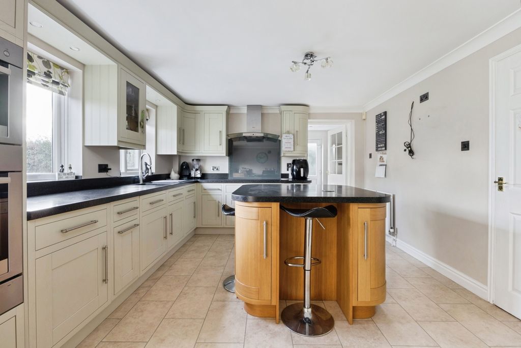 Property photo 2 of 14 Photo