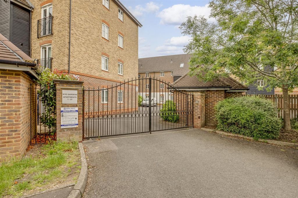 Property photo 2 of 15 15