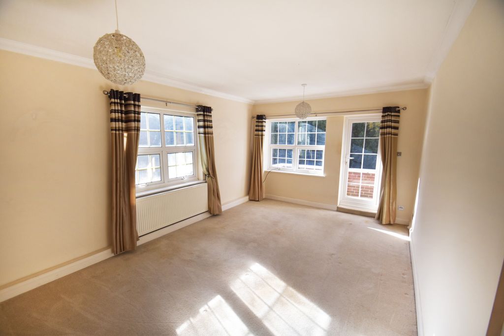 Property photo 3 of 11 Living Room