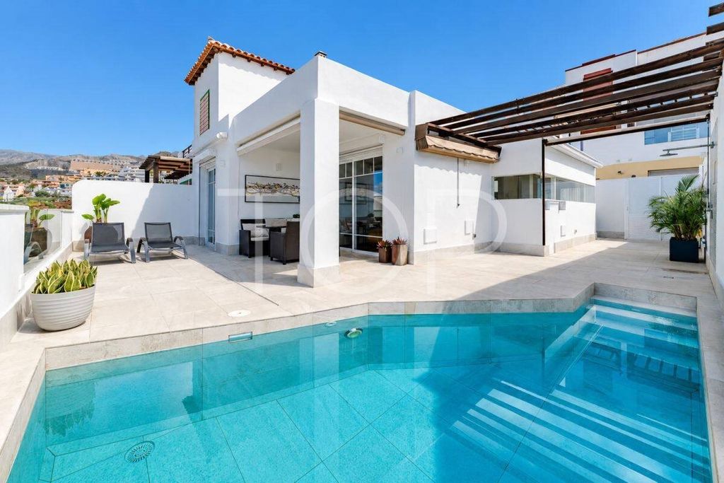 Property photo 1 of 31 Modern Three-Bedroom Villa With Private Pool, Garage And Sea Views In San Eugenio Alto