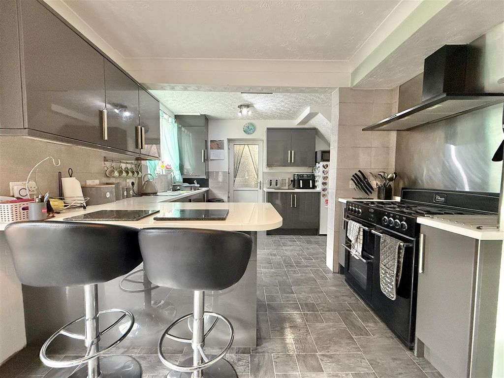 Property photo 2 of 12 Img_2210.Jpg