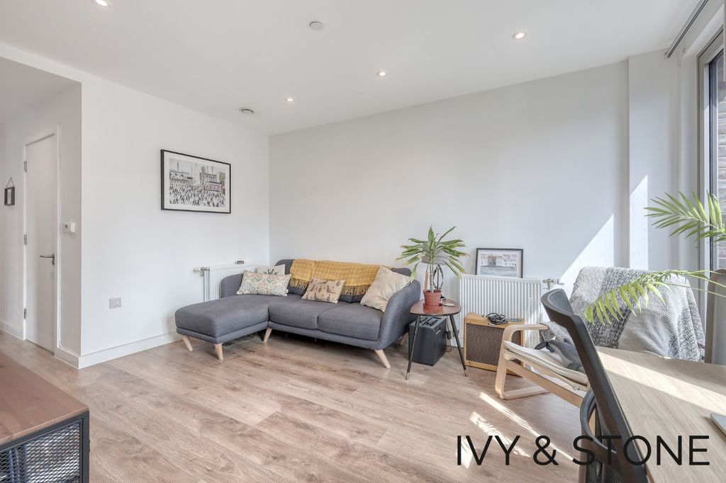 Property photo 2 of 12 5719141