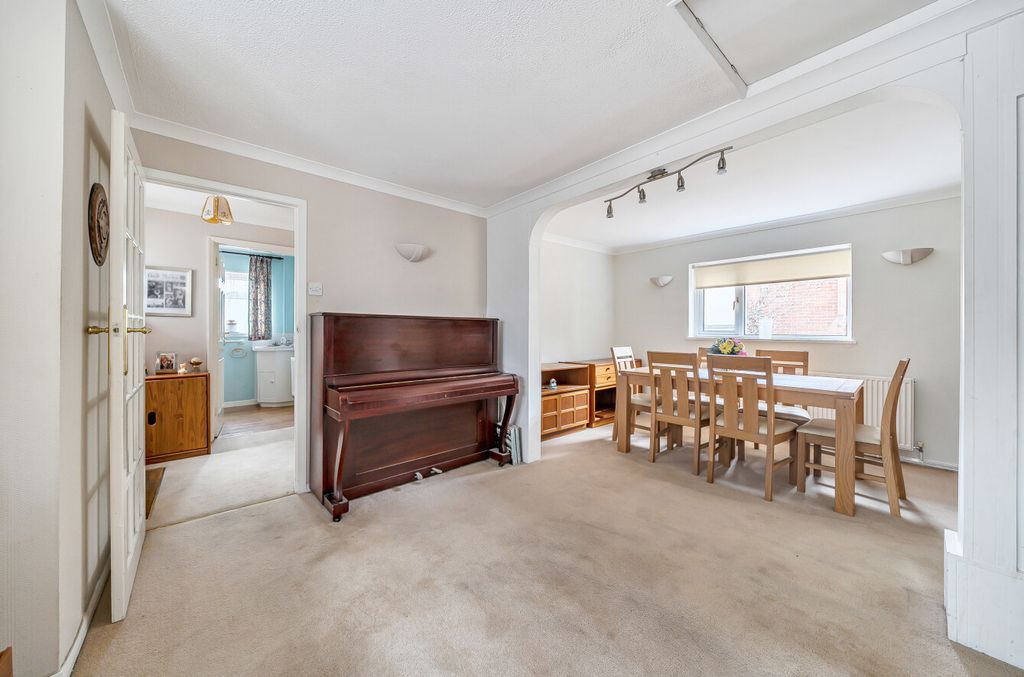 Property photo 3 of 26 1330396-9-6883961...