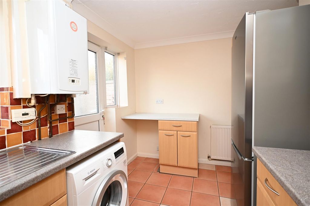 Property photo 3 of 12 Kitchen