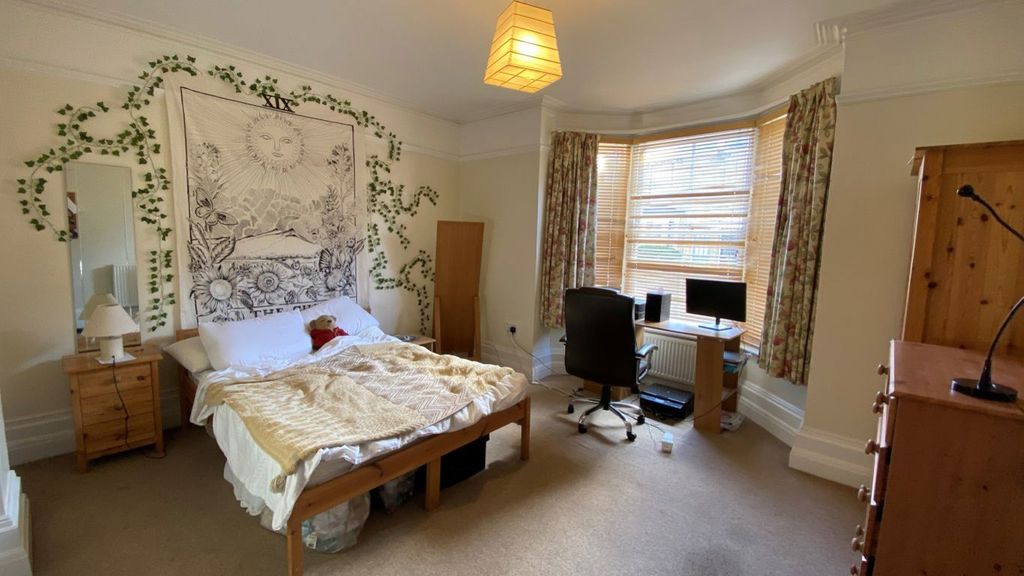 Property photo 1 of 33