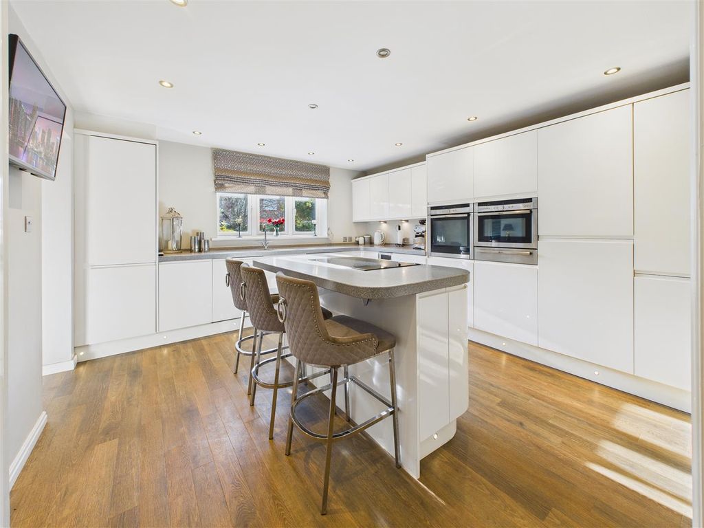 Property photo 2 of 28 Kitchen/Diner